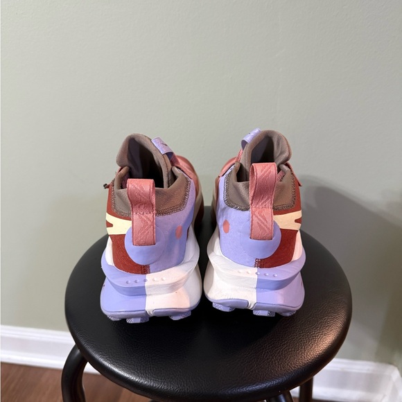 Nike Women's Coral and Cream Zegama 2 - Picture 4 of 5